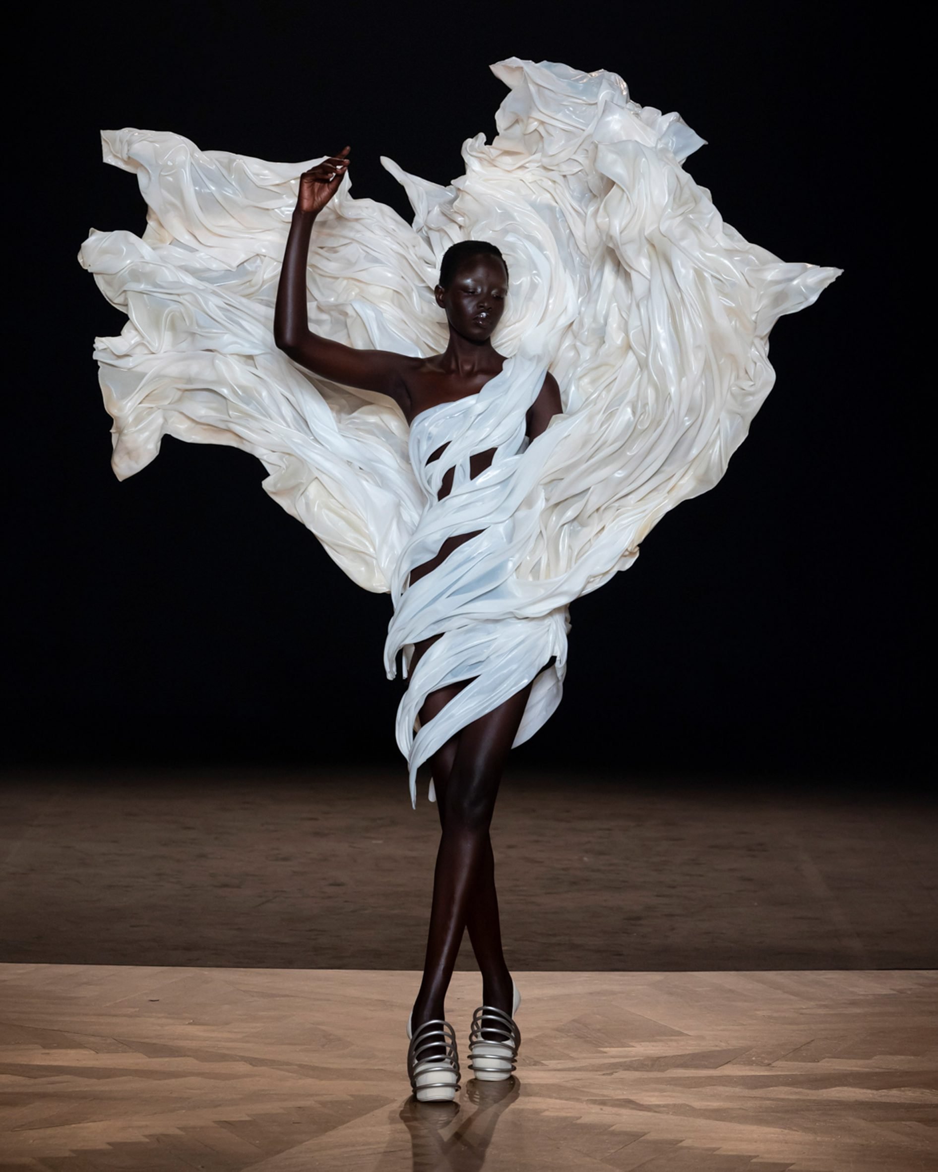 Crested-wave style dress
